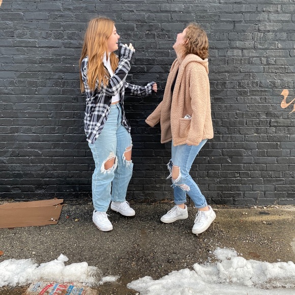 Meet your Posher, Mae - Picture 1 of 1